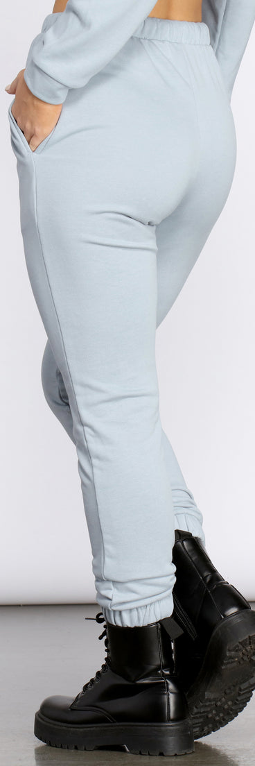 Sunday Funday Lounge Joggers provides a stylish start to creating your best summer outfits of the season with on-trend details for 2023!