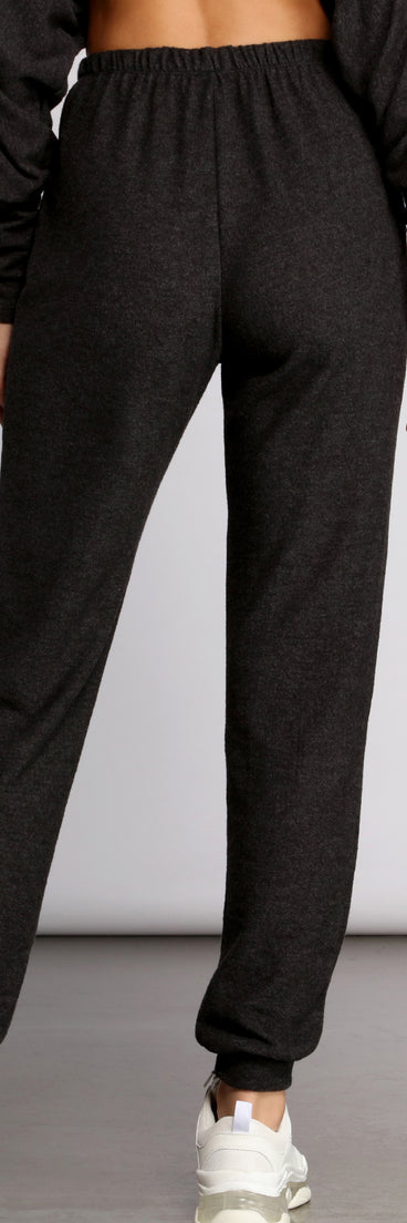 Keepin' Knit Basic Joggers provides a stylish start to creating your best summer outfits of the season with on-trend details for 2023!