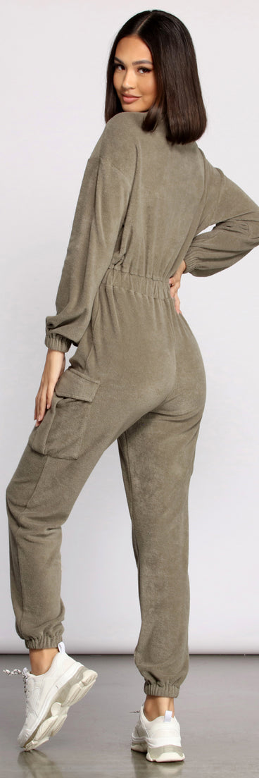 Zipped and Trendy Cargo Jumpsuit provides a stylish start to creating your best summer outfits of the season with on-trend details for 2023!