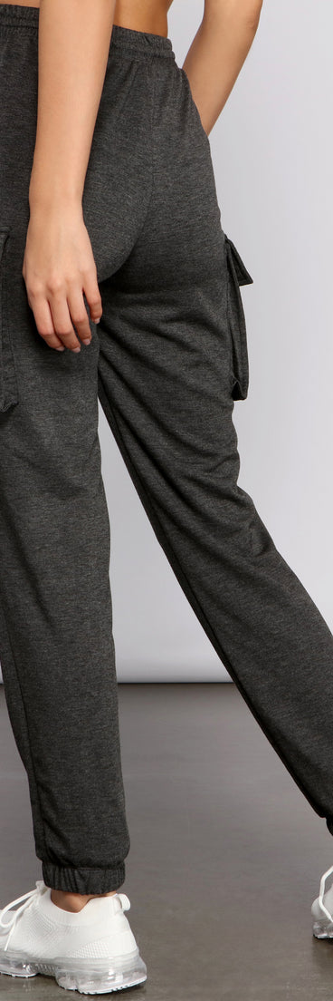 Cozy Cargo Jogger Sweatpants provides a stylish start to creating your best summer outfits of the season with on-trend details for 2023!