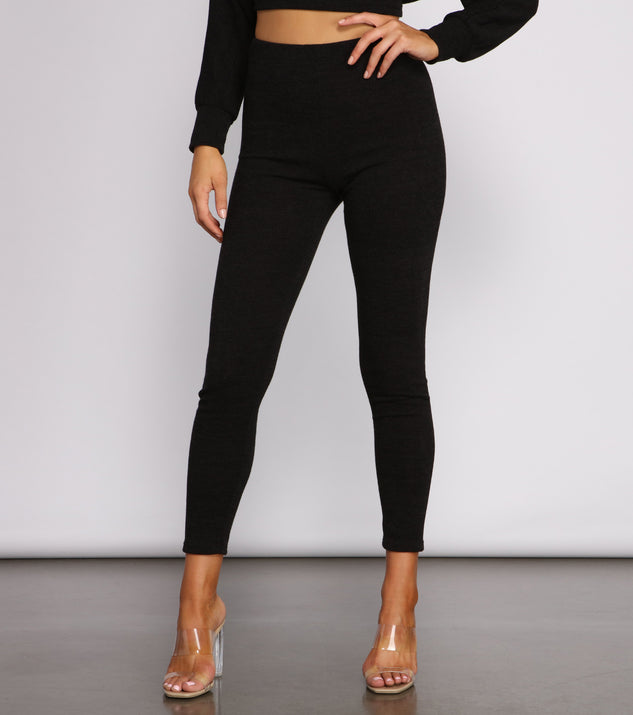 Strike A Pose High Waist Leggings provides a stylish start to creating your best summer outfits of the season with on-trend details for 2023!