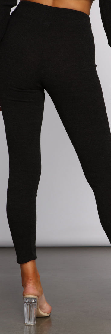 Strike A Pose High Waist Leggings provides a stylish start to creating your best summer outfits of the season with on-trend details for 2023!