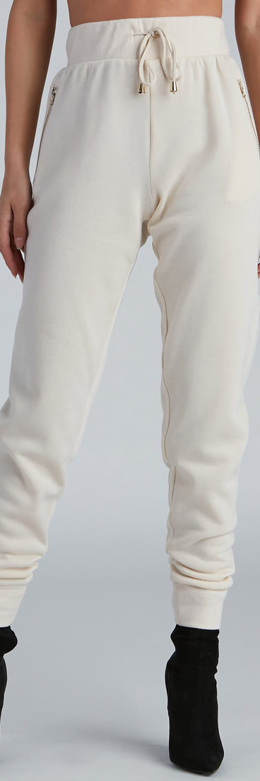 Casually Cozy Basic Joggers provides a stylish start to creating your best summer outfits of the season with on-trend details for 2023!