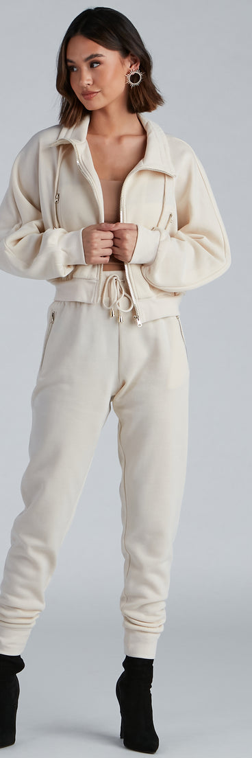 Casually Cozy Basic Joggers provides a stylish start to creating your best summer outfits of the season with on-trend details for 2023!