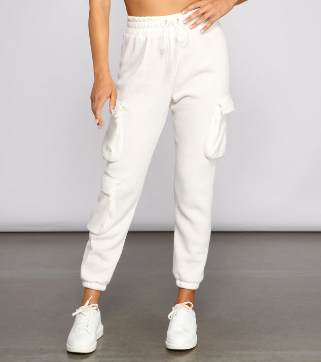 Low Profile High Waist Cargo Joggers provides a stylish start to creating your best summer outfits of the season with on-trend details for 2023!