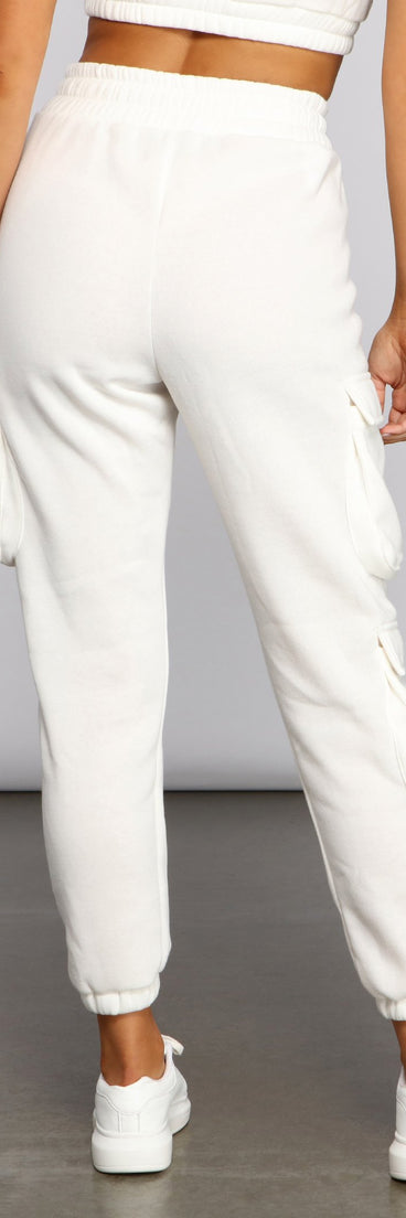 Low Profile High Waist Cargo Joggers provides a stylish start to creating your best summer outfits of the season with on-trend details for 2023!