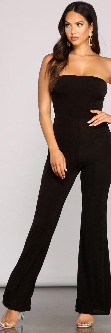 Style Icon Lace-Up Back Jumpsuit provides a stylish start to creating your best summer outfits of the season with on-trend details for 2023!