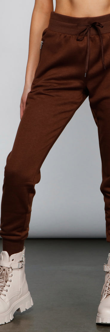 Back To Basics Knit Joggers provides a stylish start to creating your best summer outfits of the season with on-trend details for 2023!