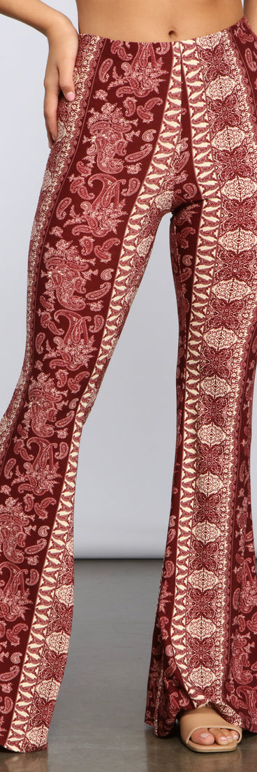 Wanderlust Beauty Flared Pants is a trendy pick to create 2023 concert outfits, festival dresses, outfits for raves, or to complete your best party outfits or clubwear!