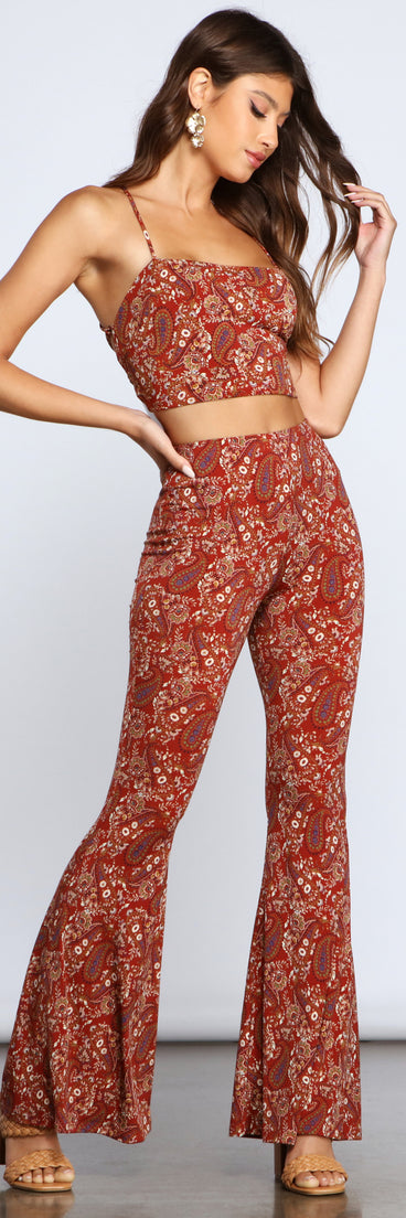 Paisley Chic High Waist Pants provides a stylish start to creating your best summer outfits of the season with on-trend details for 2023!