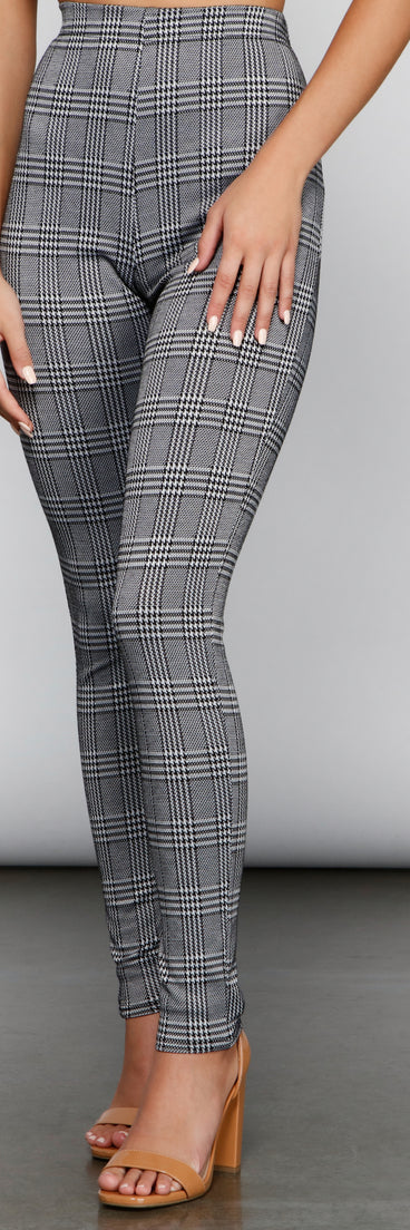 Mad About Plaid Skinny Pants provides a stylish start to creating your best summer outfits of the season with on-trend details for 2023!