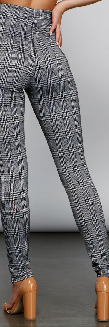 Mad About Plaid Skinny Pants provides a stylish start to creating your best summer outfits of the season with on-trend details for 2023!
