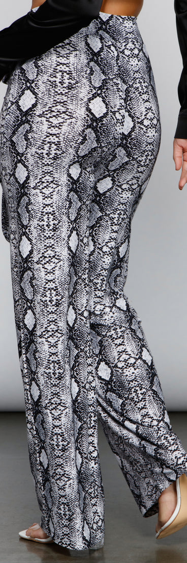 So Sassy Tie Waist Snake Print Pants provides a stylish start to creating your best summer outfits of the season with on-trend details for 2023!
