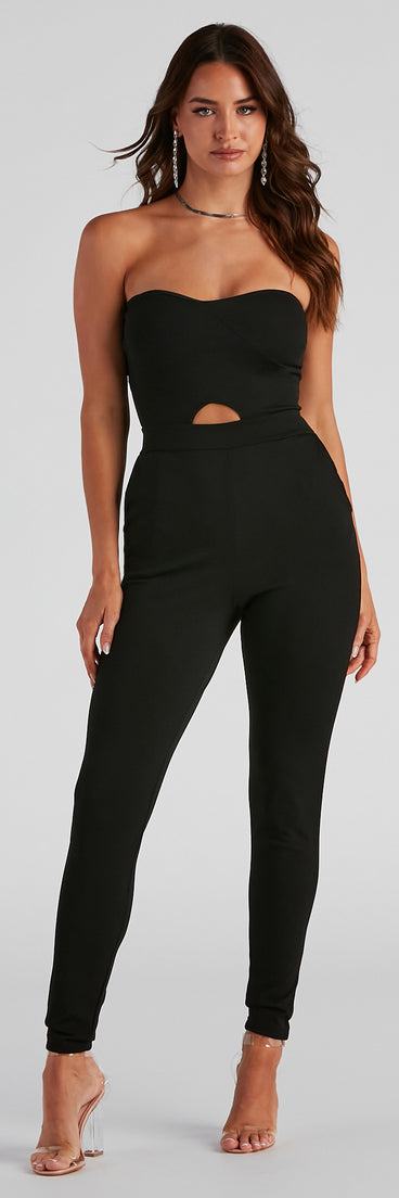 Chic Sophistication Sleeveless Tapered Jumpsuit provides a stylish start to creating your best summer outfits of the season with on-trend details for 2023!