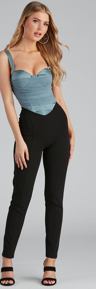 Making Moves High-Rise Tapered Pants provides a stylish start to creating your best summer outfits of the season with on-trend details for 2023!