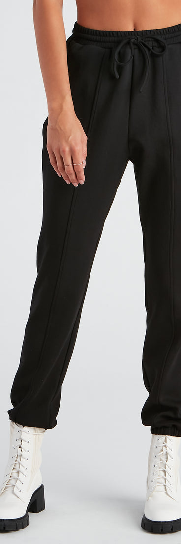 Trendsetting Babe High Waist Joggers provides a stylish start to creating your best summer outfits of the season with on-trend details for 2023!