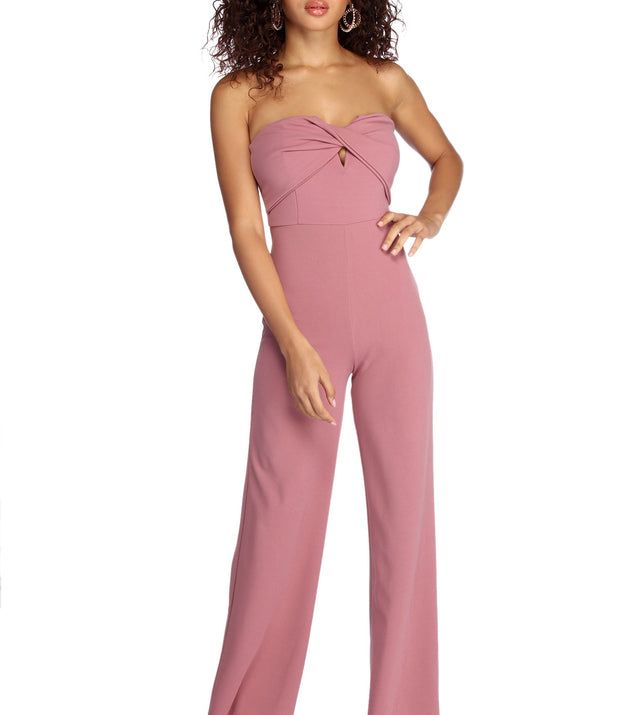 Twist Front Strapless Jumpsuit will help you dress the part in stylish holiday party attire, an outfit for a New Year’s Eve party, & dressy or cocktail attire for any event.
