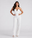 Such A Chic Vibe Strapless Jumpsuit with on-trend details provides a stylish start to creating your graduation outfit for the 2024 Commencement or grad party!