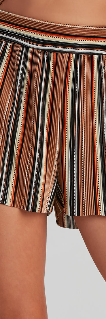 Trendy Pleated And Striped Shorts is a trendy pick to create 2023 festival outfits, festival dresses, outfits for concerts or raves, and complete your best party outfits!