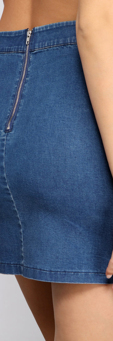 Essential Staple Denim Mini Skirt provides a stylish start to creating your best summer outfits of the season with on-trend details for 2023!