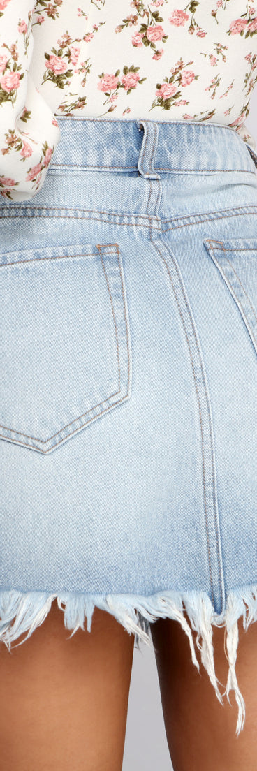 Elise Frayed Denim Mini Skirt provides a stylish start to creating your best summer outfits of the season with on-trend details for 2023!