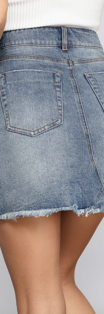 Basic Vibes Frayed Denim Mini Skirt provides a stylish start to creating your best summer outfits of the season with on-trend details for 2023!