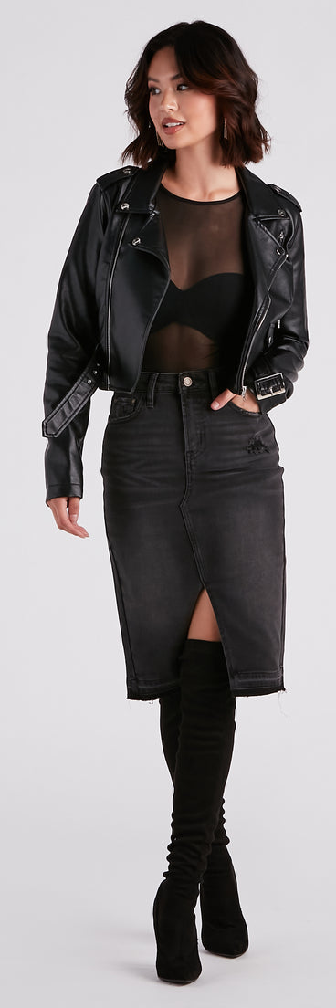 Ayla Midi Slit Skirt By Windsor Denim is a fire pick to create 2023 festival outfits, concert dresses, outfits for raves, or to complete your best party outfits or clubwear!