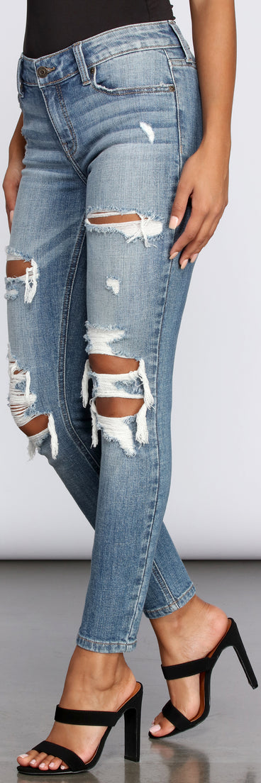 Josie Mid Rise Skinny Jeans provides a stylish start to creating your best summer outfits of the season with on-trend details for 2023!