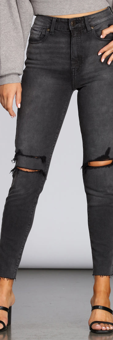 Tobi Super High Rise Distressed Jeans for 2022 festival outfits, festival dress, outfits for raves, concert outfits, and/or club outfits