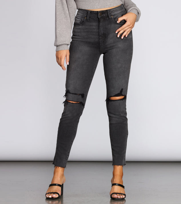 Tobi Super High Rise Distressed Jeans for 2022 festival outfits, festival dress, outfits for raves, concert outfits, and/or club outfits