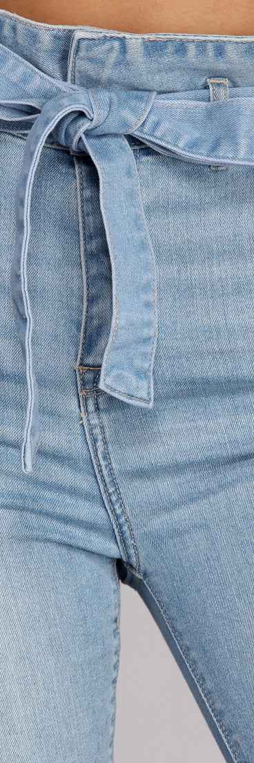 Rise Higher Paperbag Skinny Jeans provides a stylish start to creating your best summer outfits of the season with on-trend details for 2023!