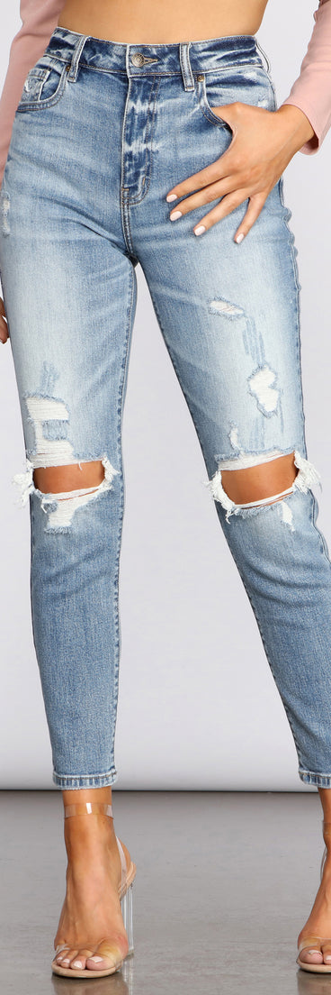 Tobi Super High Waist Destructed Mom Jeans is a trendy pick to create 2023 festival outfits, festival dresses, outfits for concerts or raves, and complete your best party outfits!