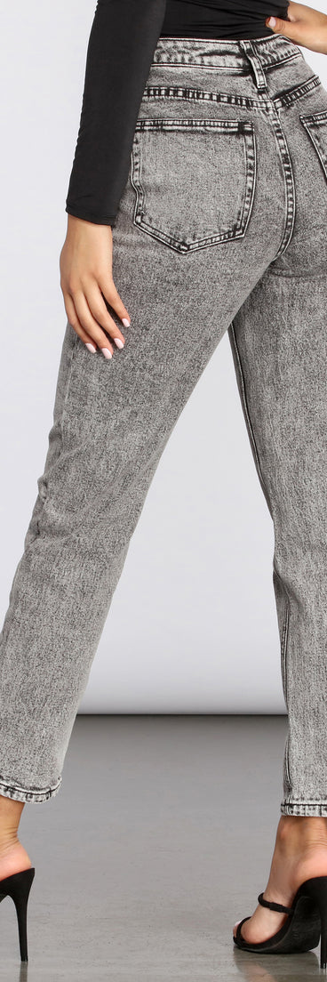 High Rise Acid Wash Skinny Jeans provides a stylish start to creating your best summer outfits of the season with on-trend details for 2023!