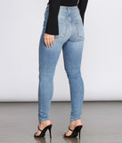 High Rise Clean Skinny Jeans provides a stylish start to creating your best summer outfits of the season with on-trend details for 2023!