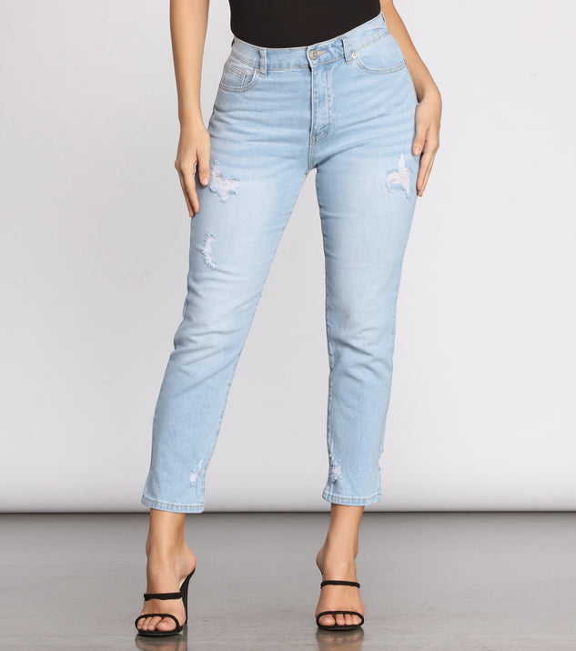 High Rise Light Wash Denim Pants provides a stylish start to creating your best summer outfits of the season with on-trend details for 2023!