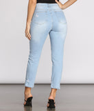 High Rise Light Wash Denim Pants provides a stylish start to creating your best summer outfits of the season with on-trend details for 2023!