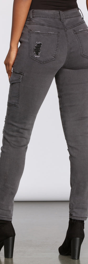 High Rise Skinny Cargo Pants provides a stylish start to creating your best summer outfits of the season with on-trend details for 2023!