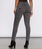 High Rise Skinny Cargo Pants provides a stylish start to creating your best summer outfits of the season with on-trend details for 2023!