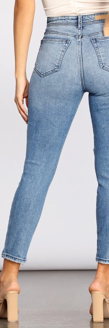 Rise Up Distressed Skinny Jeans provides a stylish start to creating your best summer outfits of the season with on-trend details for 2023!