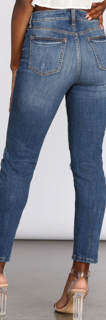 Tobi Super High Rise Destructed Mom Jeans provides a stylish start to creating your best summer outfits of the season with on-trend details for 2023!