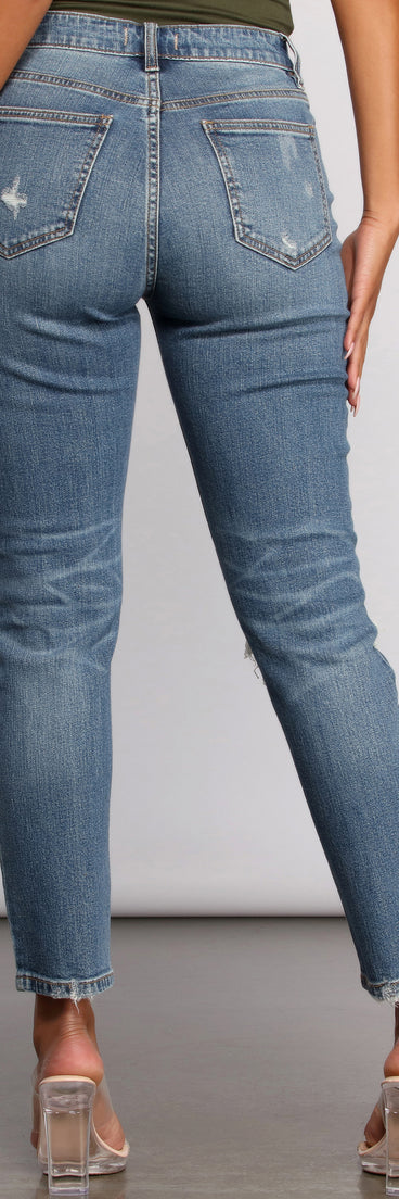 Tobi High Rise Destructed Mom Jeans provides a stylish start to creating your best summer outfits of the season with on-trend details for 2023!