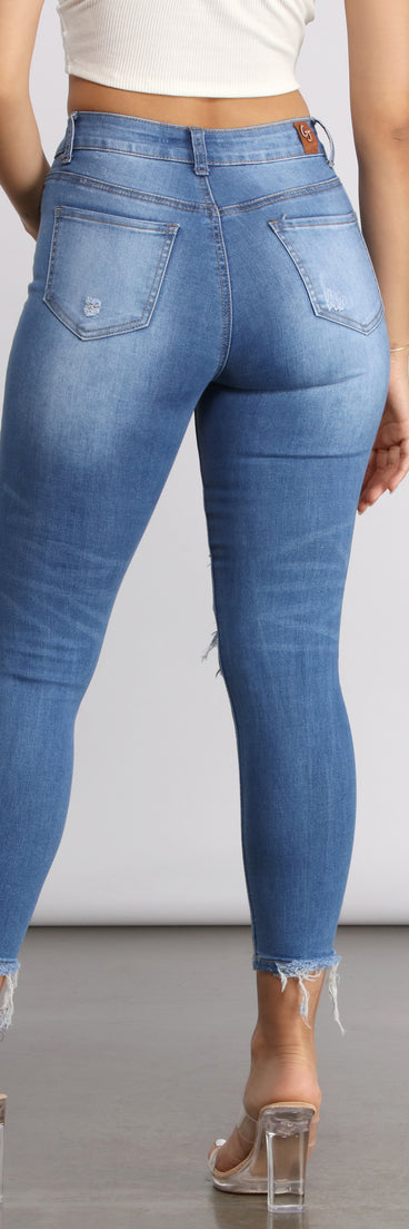 Major Destruction High Rise Skinny Jeans provides a stylish start to creating your best summer outfits of the season with on-trend details for 2023!