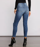 High Rise Knee Slit Skinny Jeans provides a stylish start to creating your best summer outfits of the season with on-trend details for 2023!