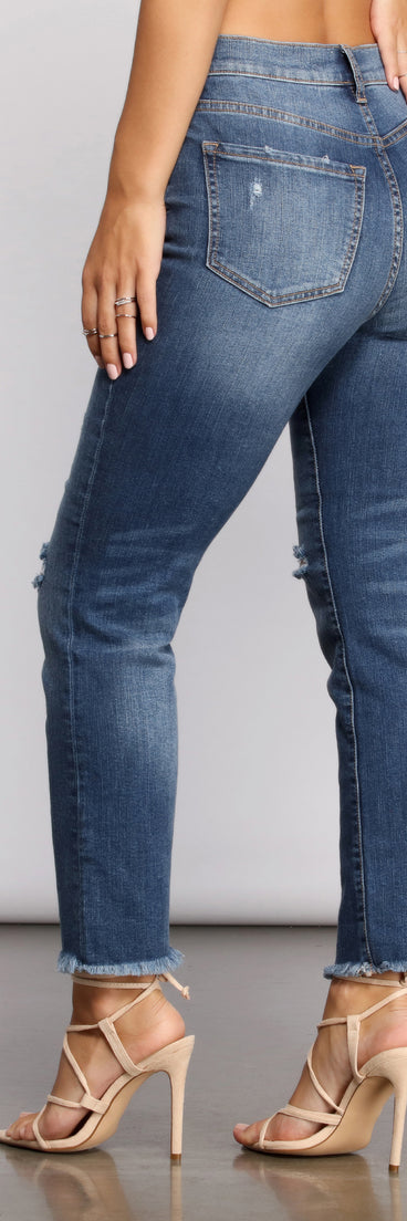 Level Up Mid Rise Frayed Cropped Jeans provides a stylish start to creating your best summer outfits of the season with on-trend details for 2023!