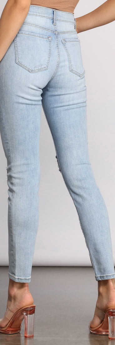 Mid Rise Destructed Skinny Jeans provides a stylish start to creating your best summer outfits of the season with on-trend details for 2023!