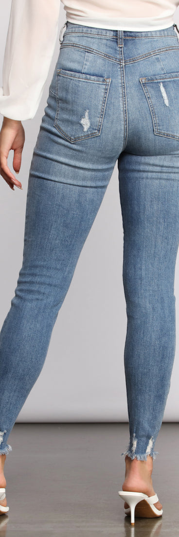 High Rise Button Up Skinny Jeans provides a stylish start to creating your best summer outfits of the season with on-trend details for 2023!