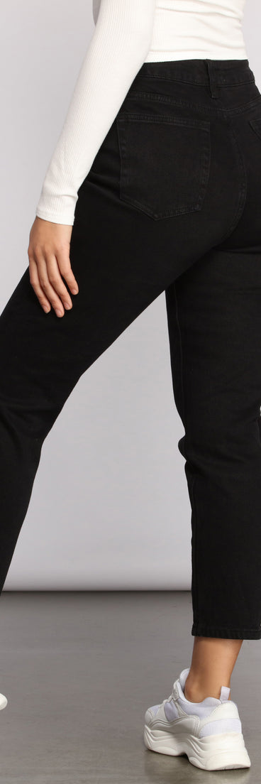 High Rise Destructed Boyfriend Jeans provides a stylish start to creating your best summer outfits of the season with on-trend details for 2023!