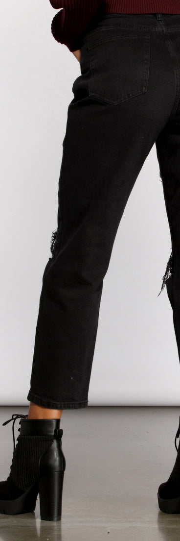 On the Edge High Rise Destructed Boyfriend Jeans provides a stylish start to creating your best summer outfits of the season with on-trend details for 2023!