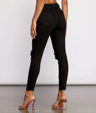 High Rise Knee Slit Skinny Jeans provides a stylish start to creating your best summer outfits of the season with on-trend details for 2023!