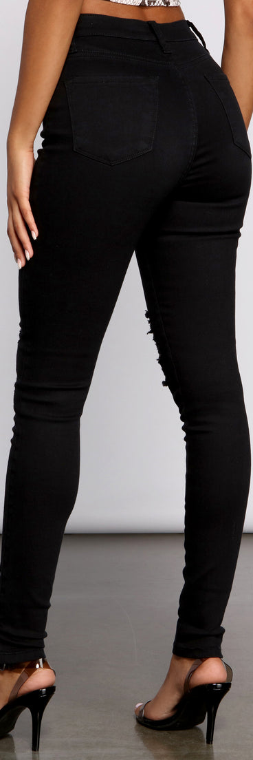 The Classic High Rise Destructed Skinny Jeans provides a stylish start to creating your best summer outfits of the season with on-trend details for 2023!